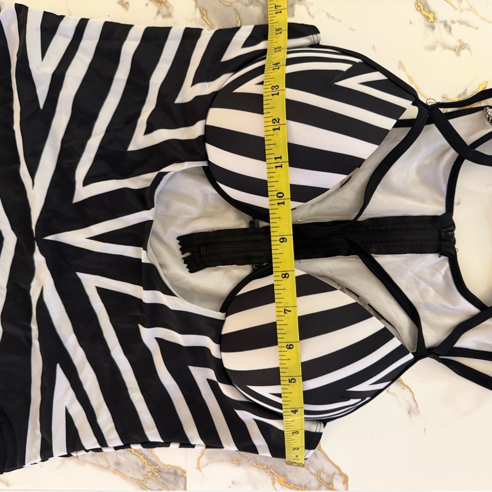 Black and White One Piece Swimsuit Monokini Cutouts Inspired by Andrea Iyama XL - Picture 8 of 11